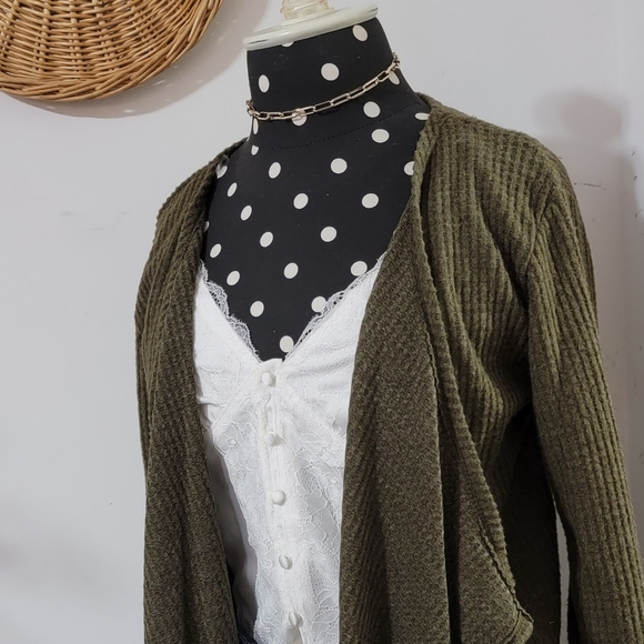 AFTERGLOW WHITE LACE CAMI TOP - Picture 5 of 10